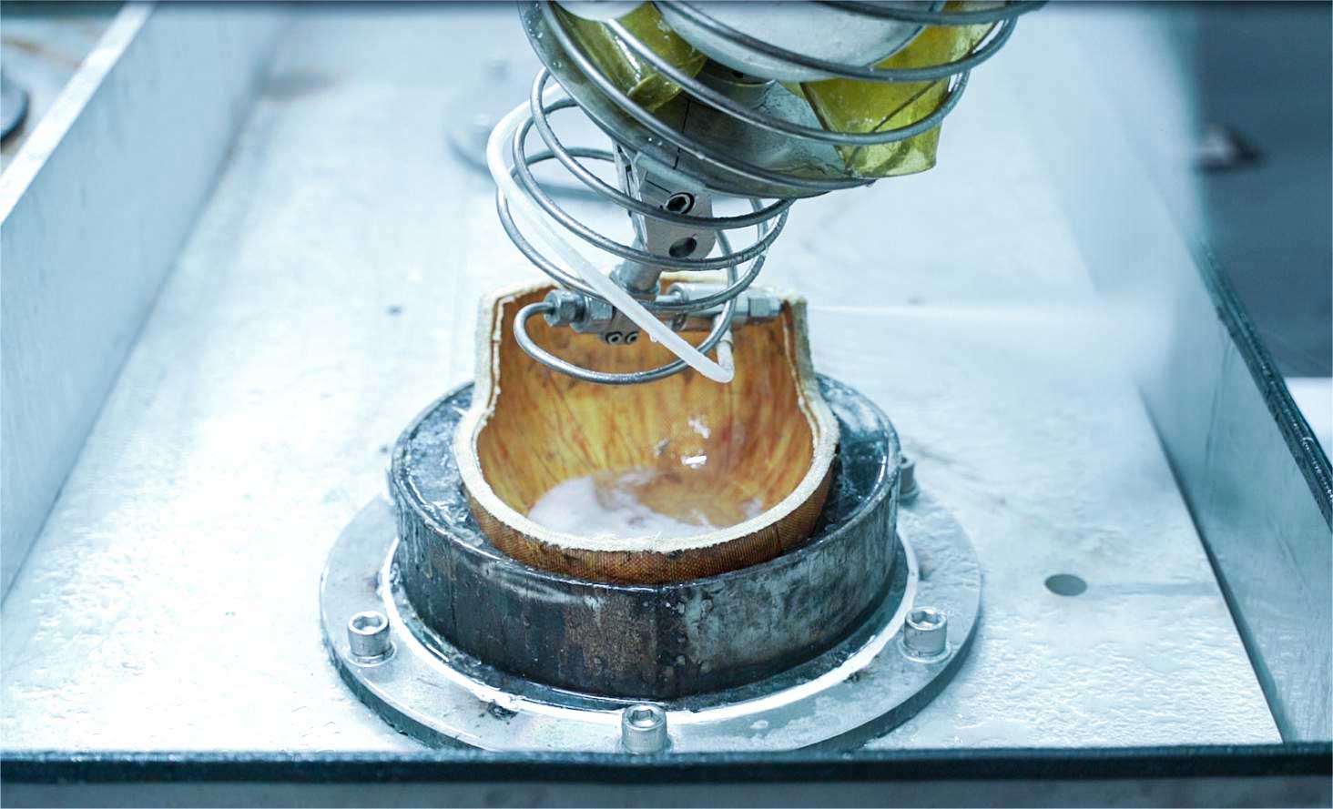 1761980400550023.jpg robot-waterjet-cutting-machine-for-helmet-cutting1 (2).jpg