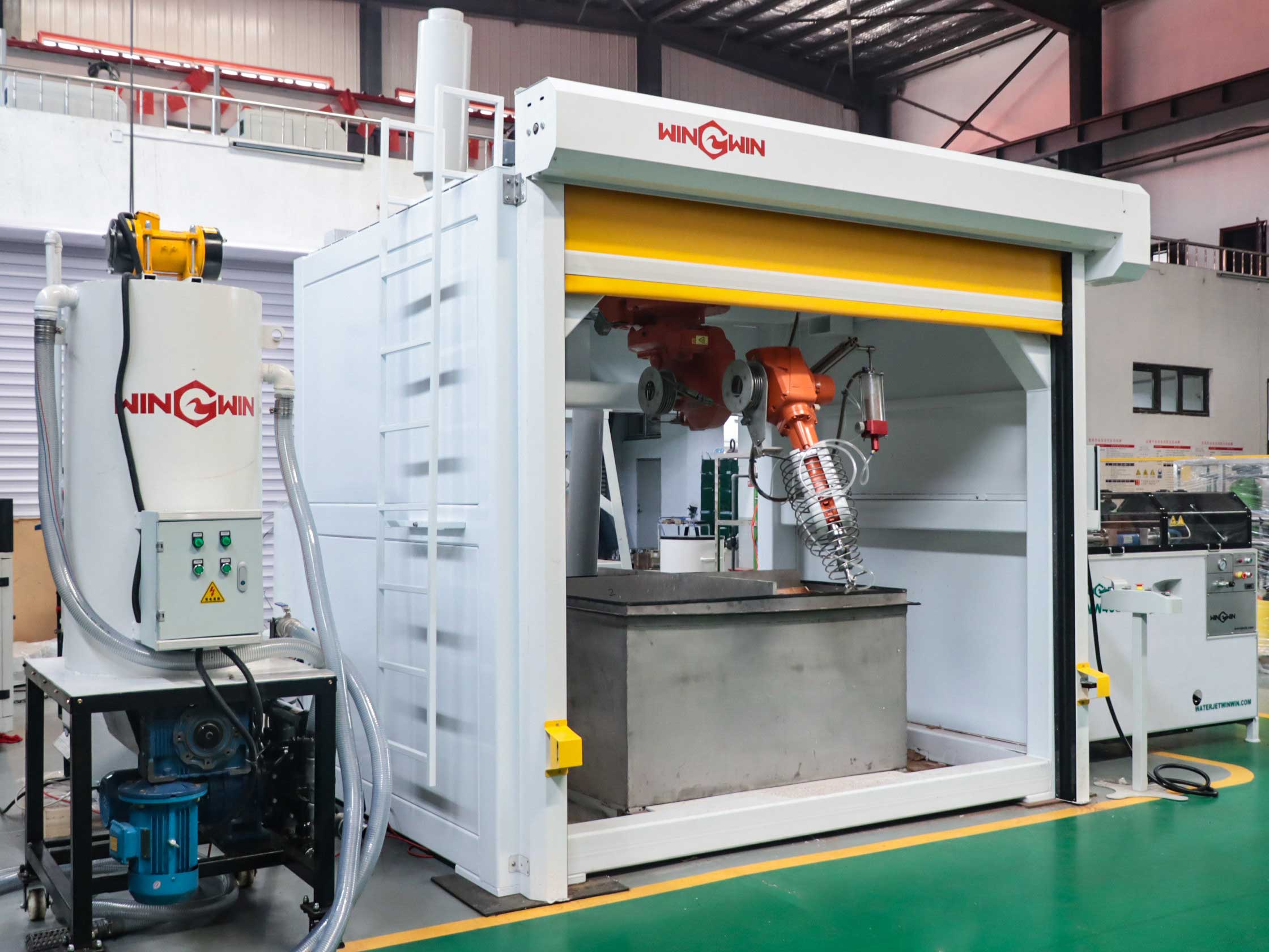 1761980492550995.jpg robot-waterjet-cutting-machine-for-helmet-cutting.jpg